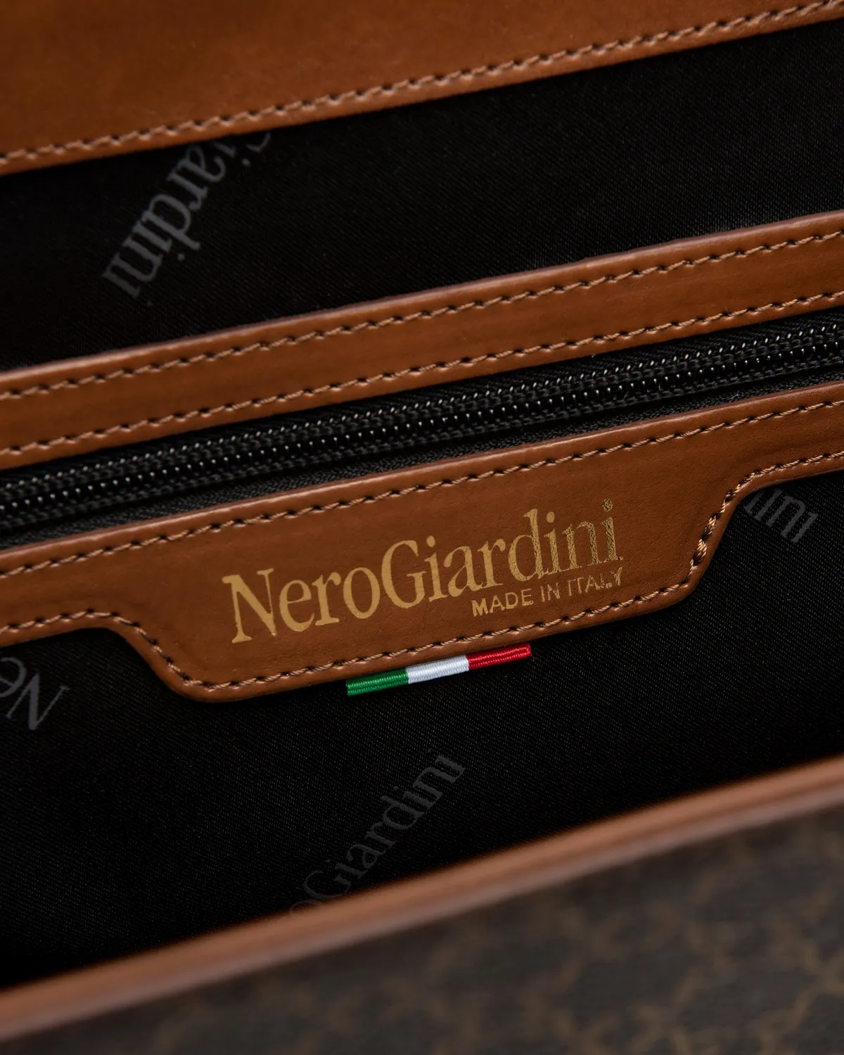 NeroGiardini rucsac mic dama material tehnic negru