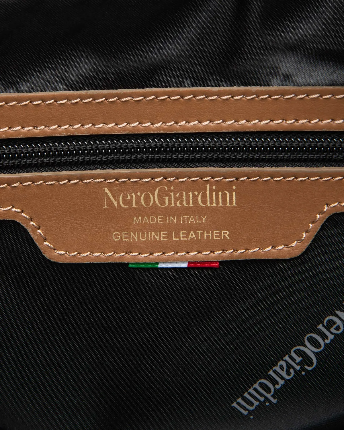 NeroGiardini geanta tote piele intoarsa cu clapa