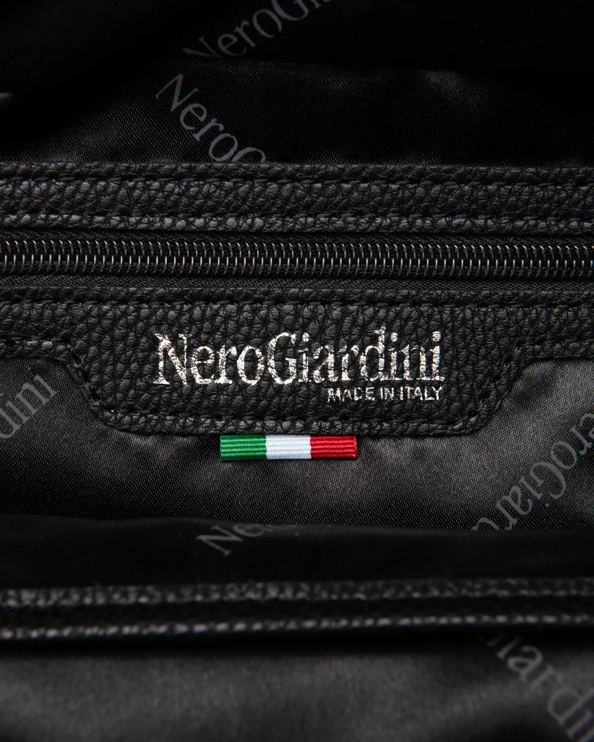NeroGiardini geanta dama material tehnic eleganta