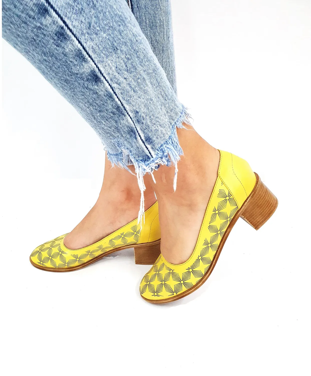 Catinca Shoes T13 G pantofi piele galben perforat