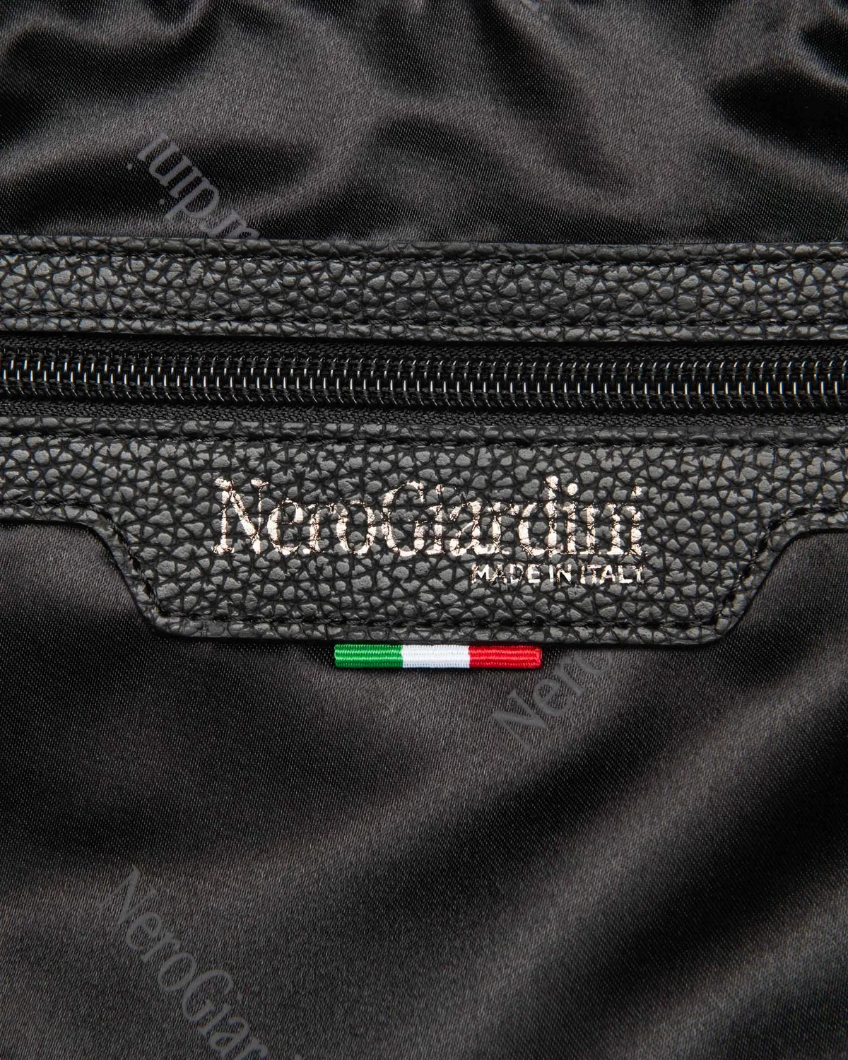 NeroGiardini Borseta Barbati Material Tehnic Eleganta
