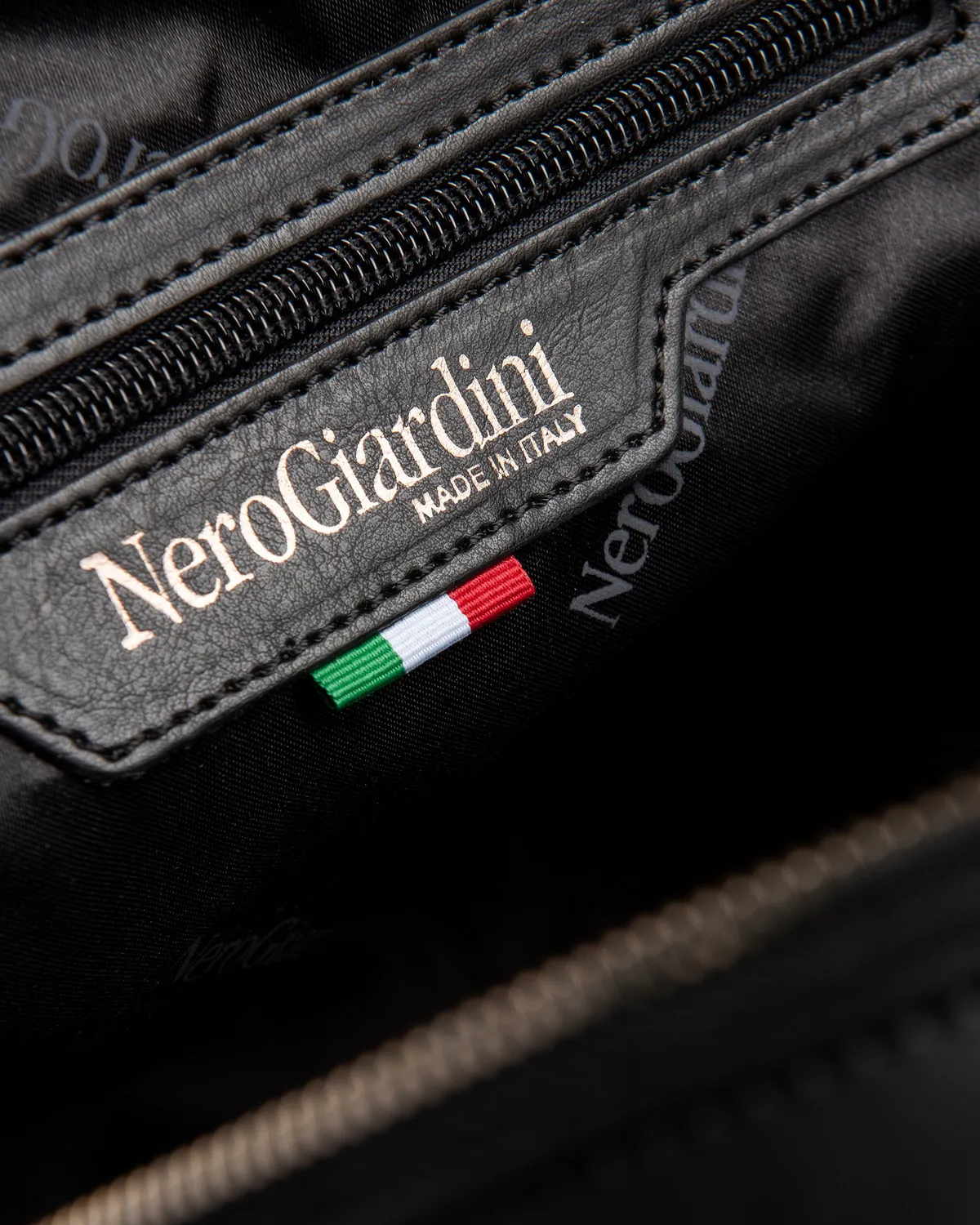 NeroGiardini rucsac barbati material tehnic