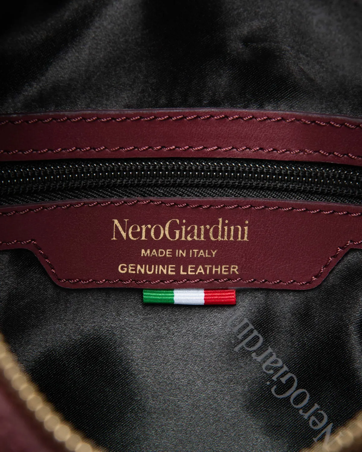 NeroGiardini geanta dama hobo piele intoarsa cu fermoar