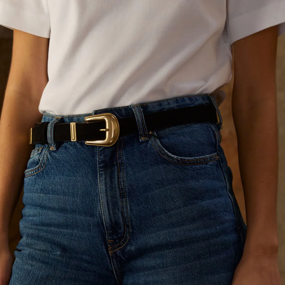 Cecilia Bringheli Clint curea neagra piele intoarsa