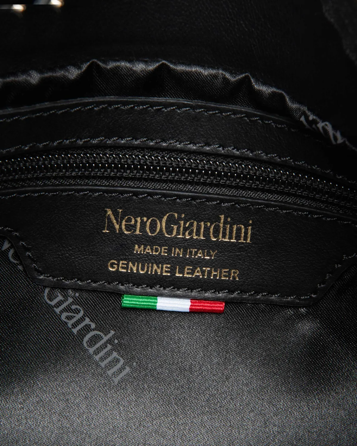 NeroGiardini geanta hobo dama piele cu ciucuri