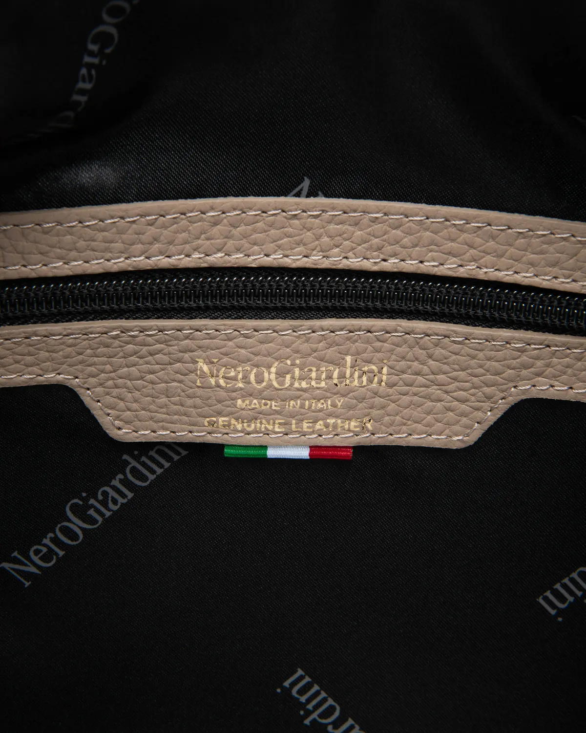 Geanta dama NeroGiardini bauletto piele cu bareta