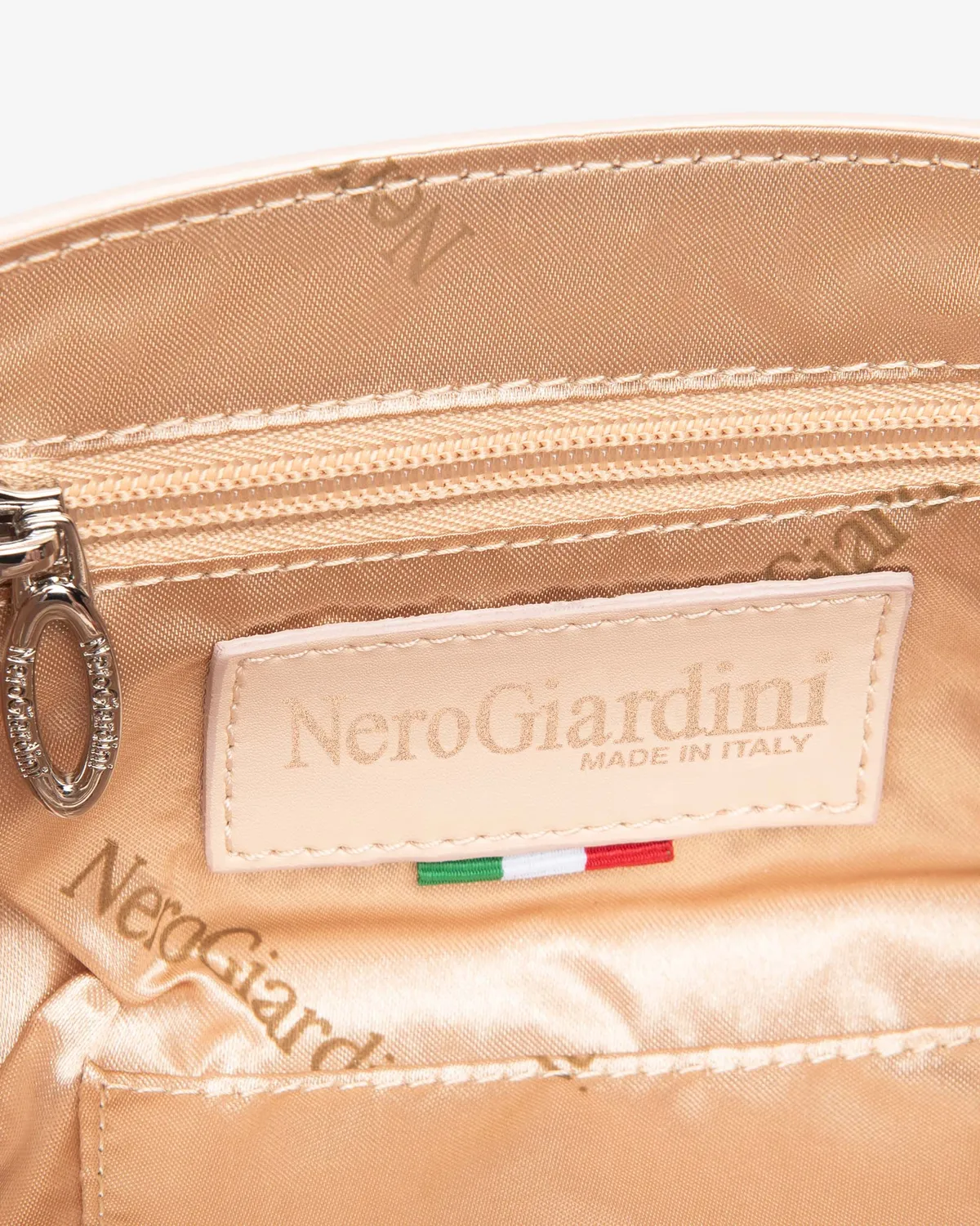 NeroGiardini Premium Collection plic elegant seara