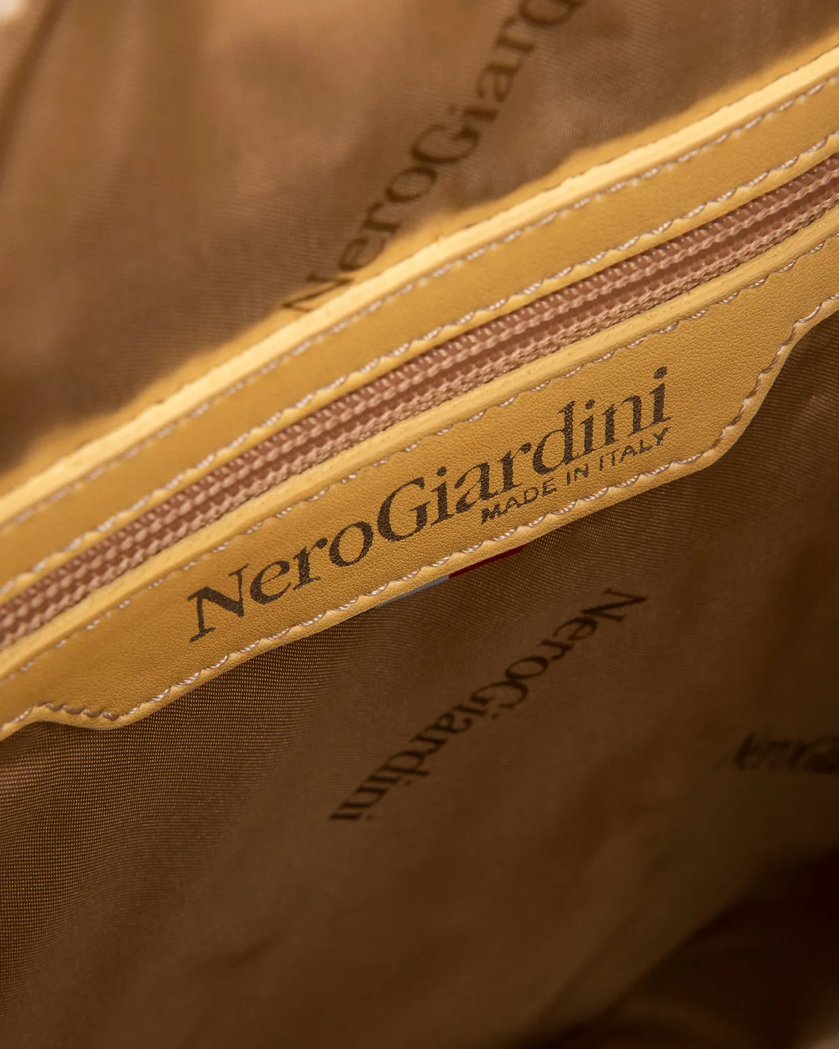 NeroGiardini rucsac damă material tehnic monogram