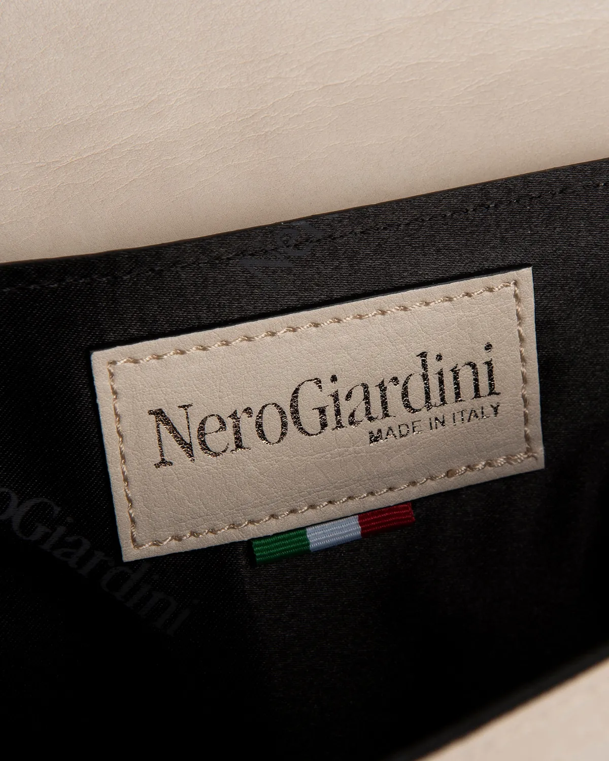 NeroGiardini plic dama material tehnic elegant