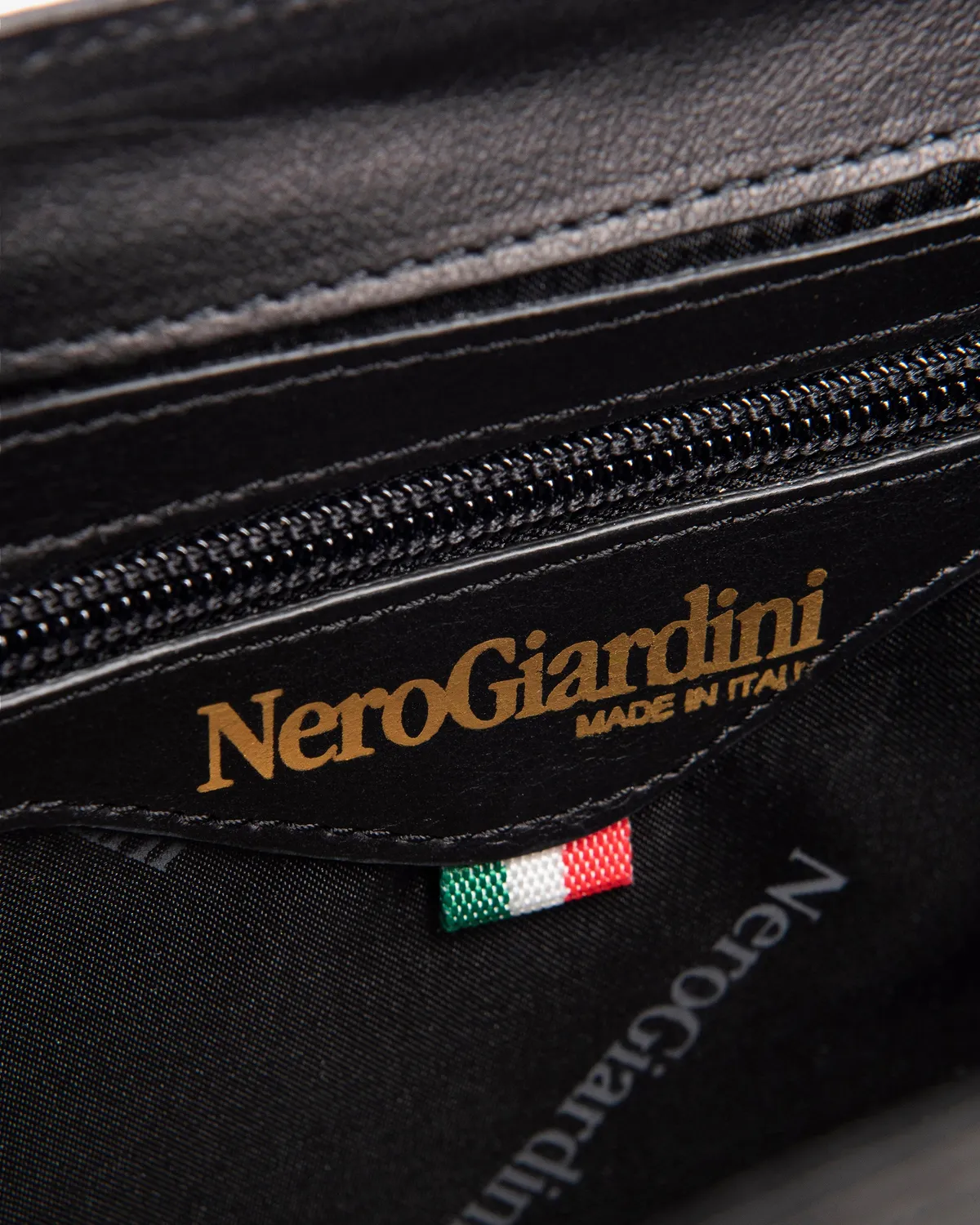 Geanta NeroGiardini crossbody piele naturala