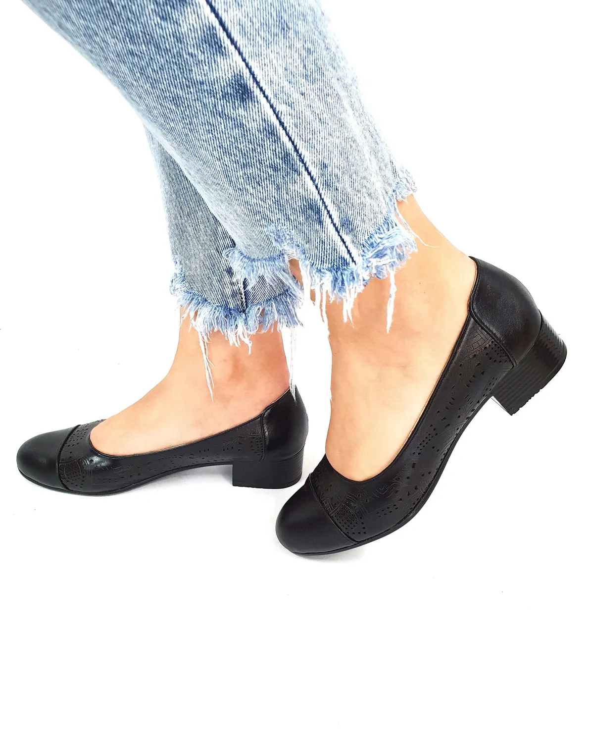 Catinca Shoes T11 N pantofi dama perforati negri