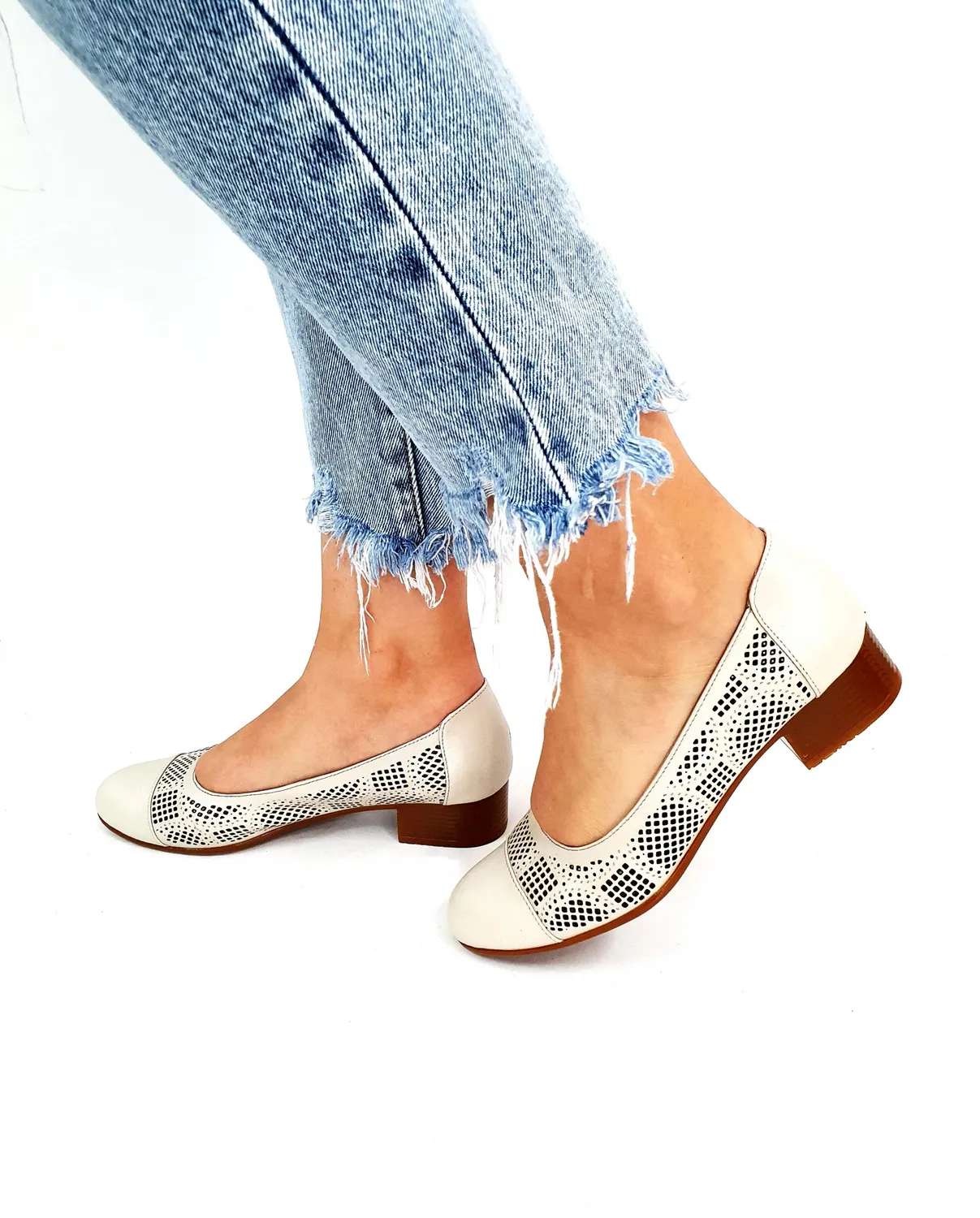 Catinca Shoes T12 BJ pantofi perforati bej piele