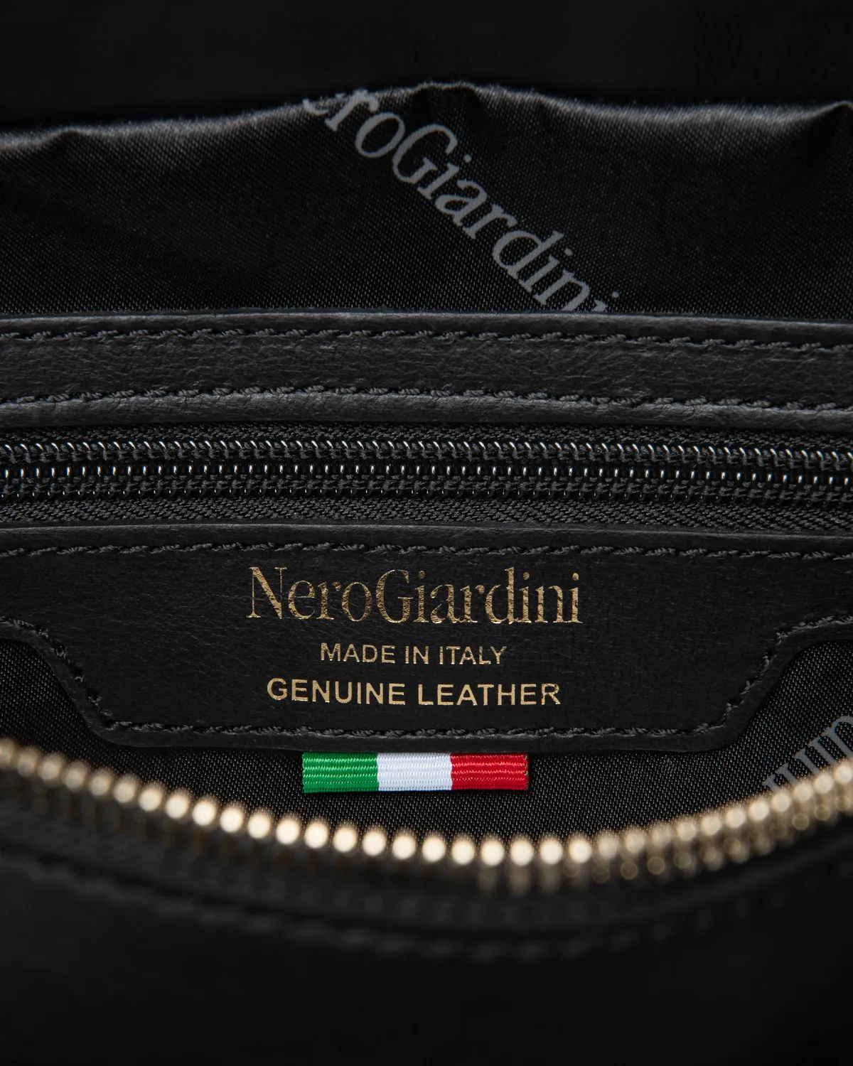 NeroGiardini Geanta bowler dama piele cu ciucuri