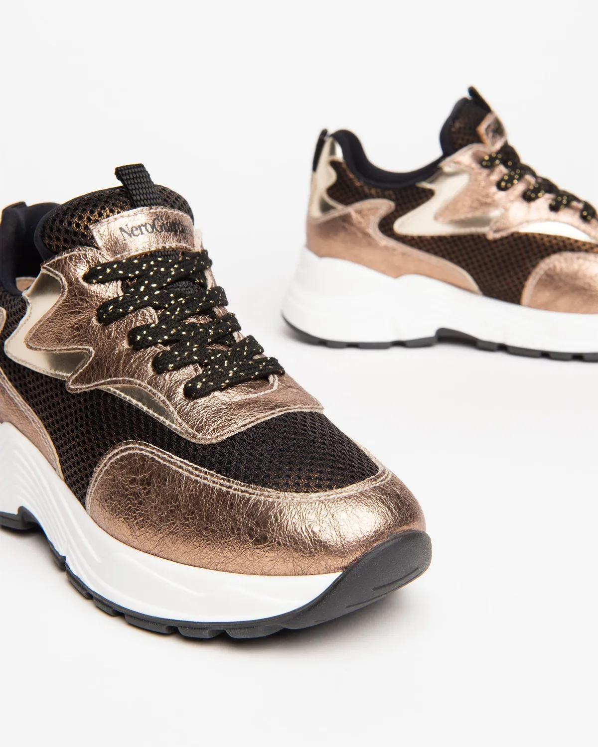 NeroGiardini sneakers fete piele lac cu insertie