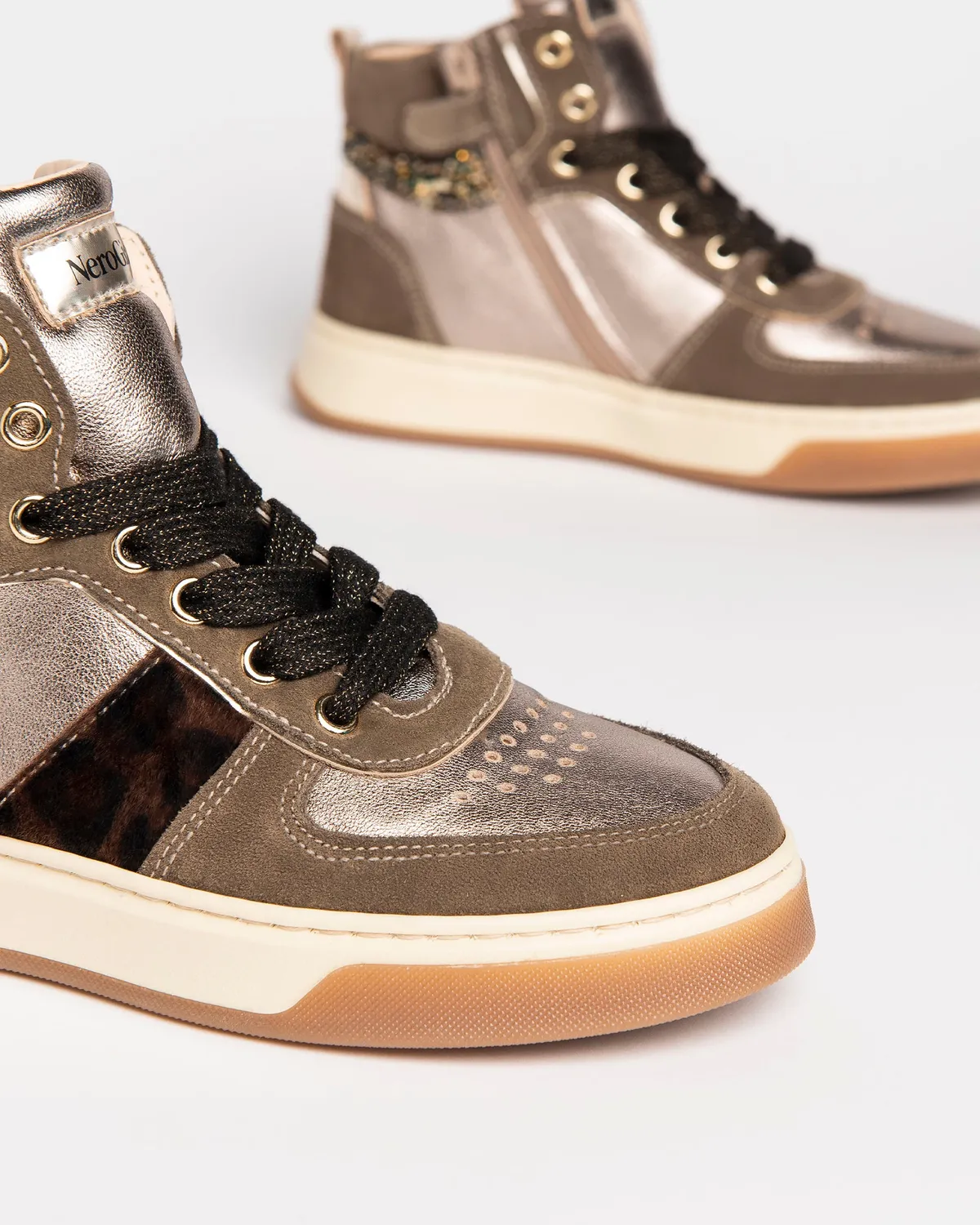 NeroGiardini sneakers fete piele intoarsa cu branț DryGo