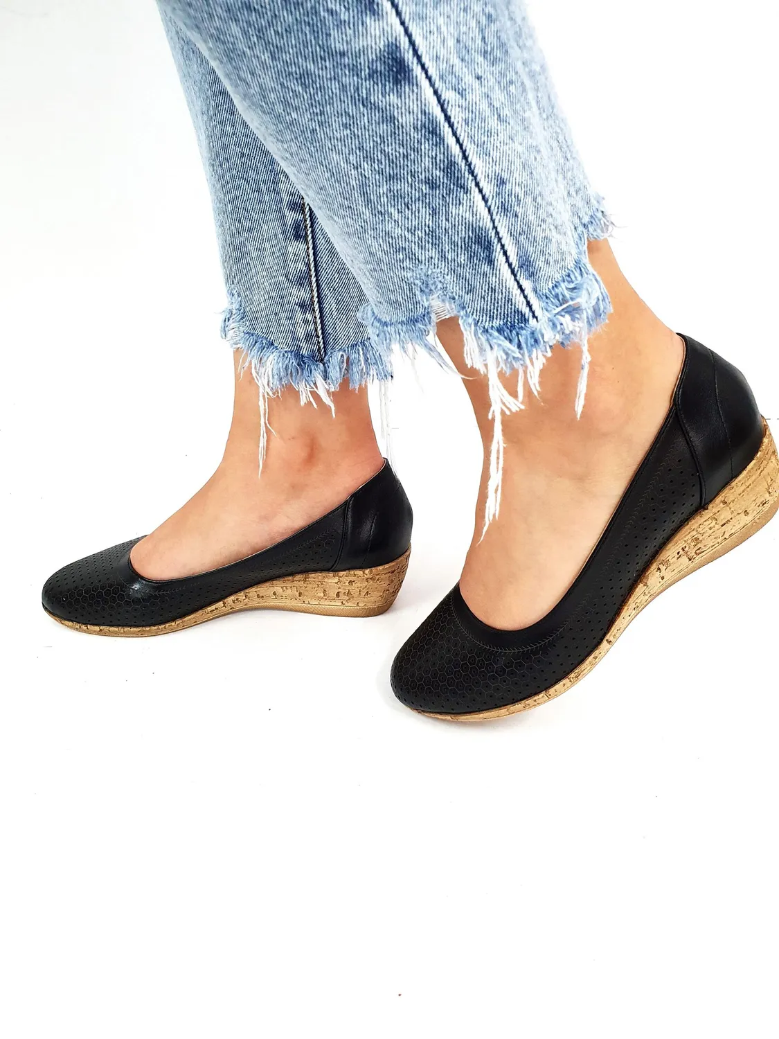 Catinca Shoes T2 N pantofi dama piele negru perforat