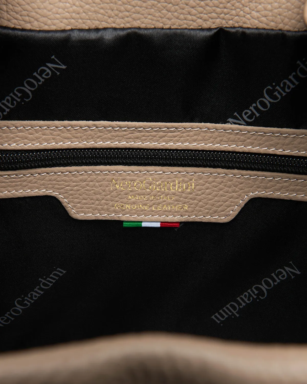 NeroGiardini rucsac piele naturala mic dama cu clapa