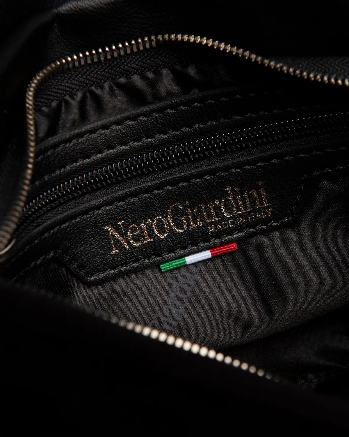 NeroGiardini plic dama piele si material tehnic elegant