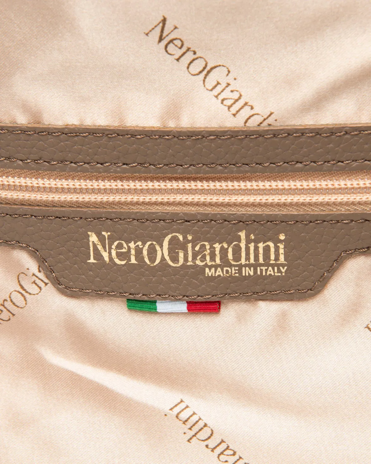 NeroGiardini Geantă crossbody damă material tehnic PZ toamnă