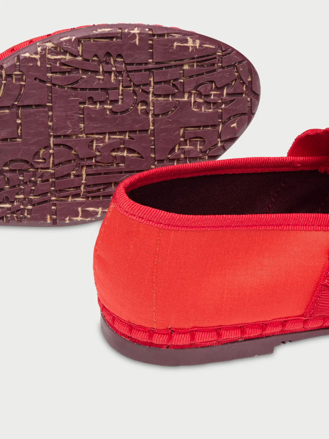 Flagelus Mafalda Ruffle Red pantofi mătase roșii