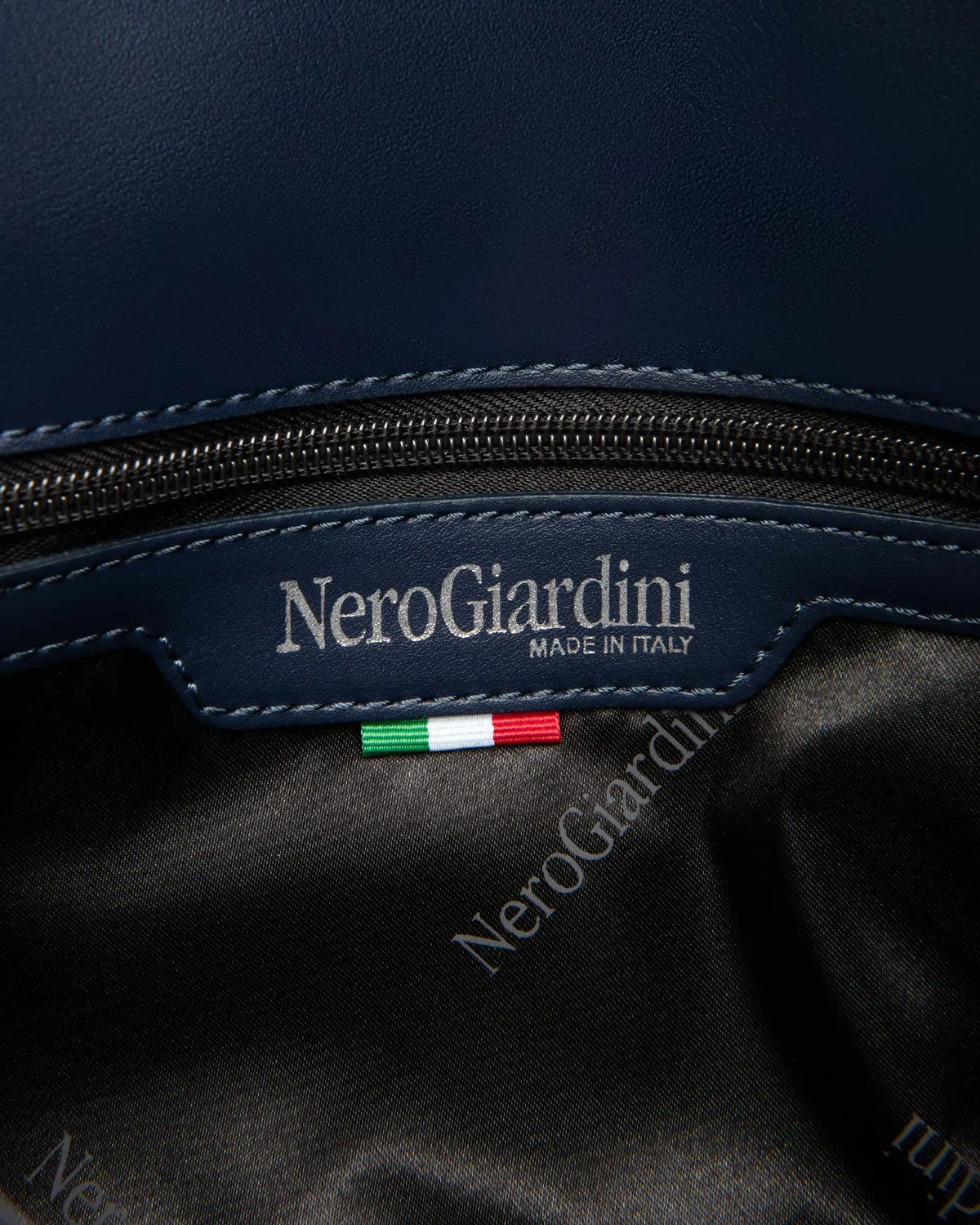 Plic dama NeroGiardini Premium Collection ocazie