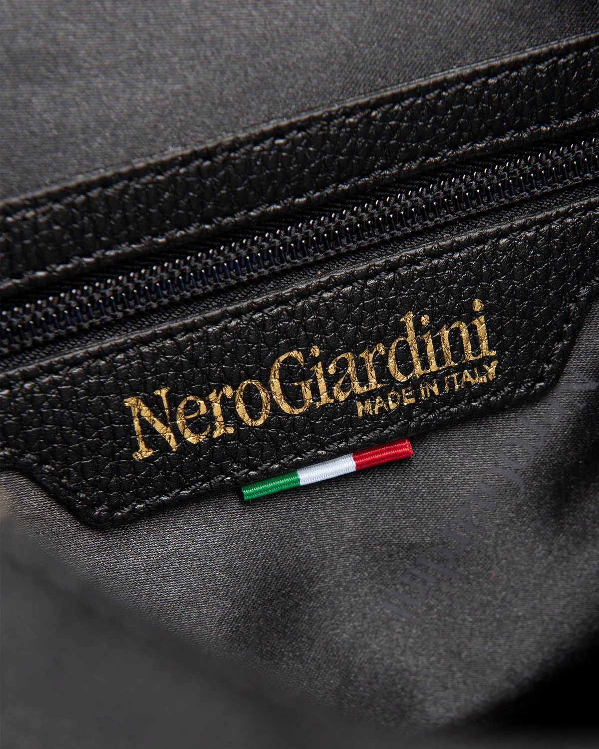 Geanta Hobo NeroGiardini Dama Material Tehnic
