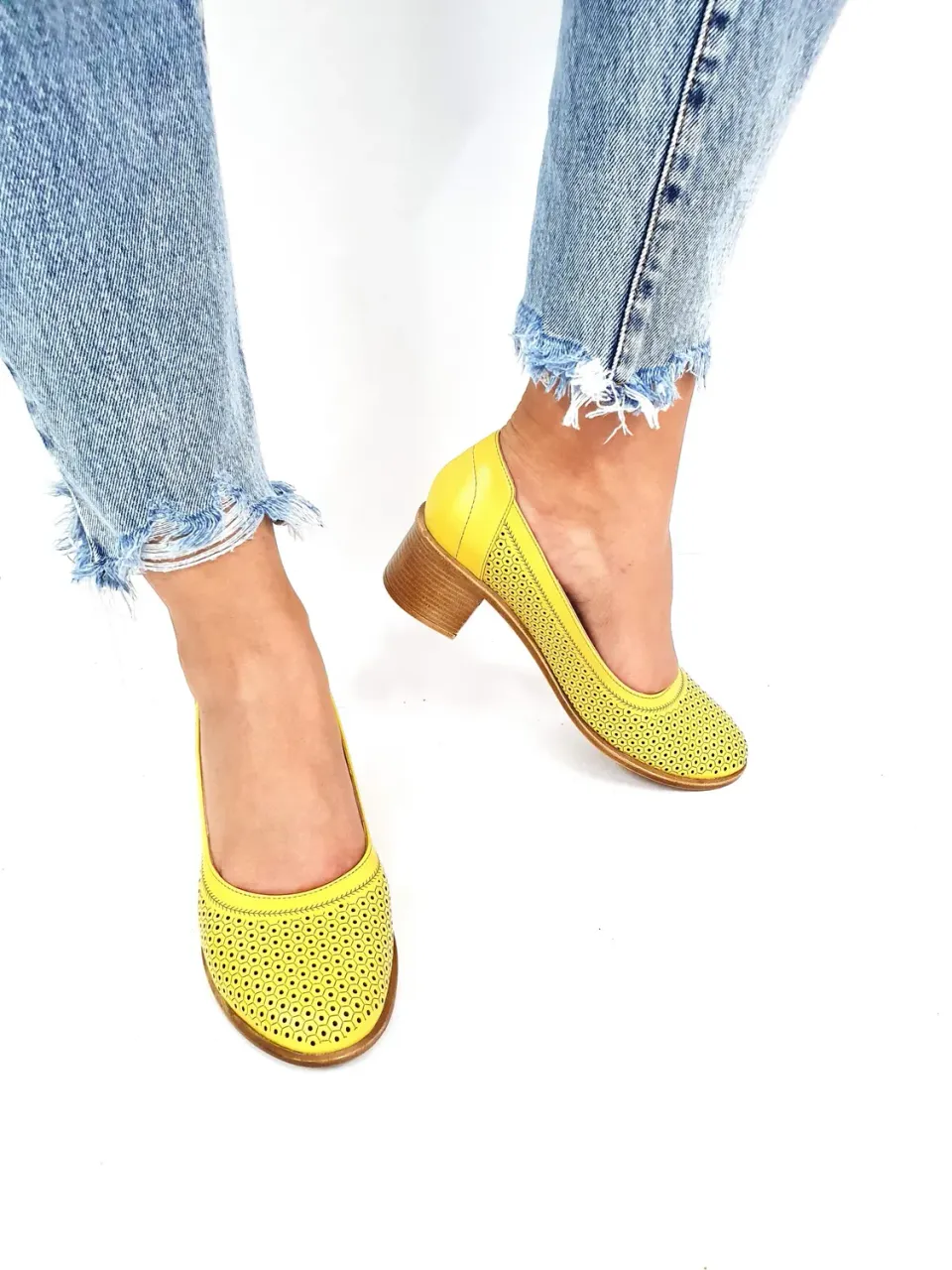 Catinca Shoes T2 G pantofi perforati piele galben